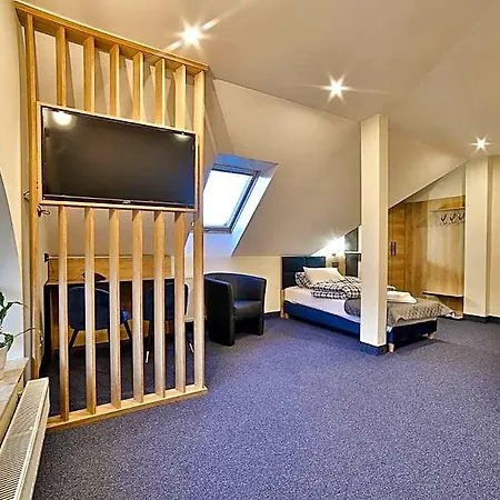 Narciarski Dworek Bed and breakfast 3*